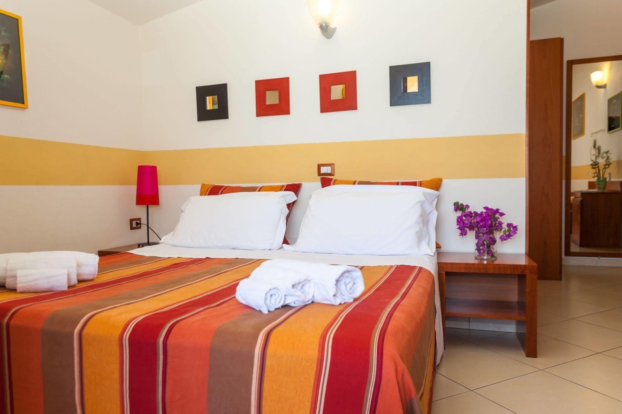פונטנה ביאנקה Villa Sunset B&B/Apartments מראה חיצוני תמונה
